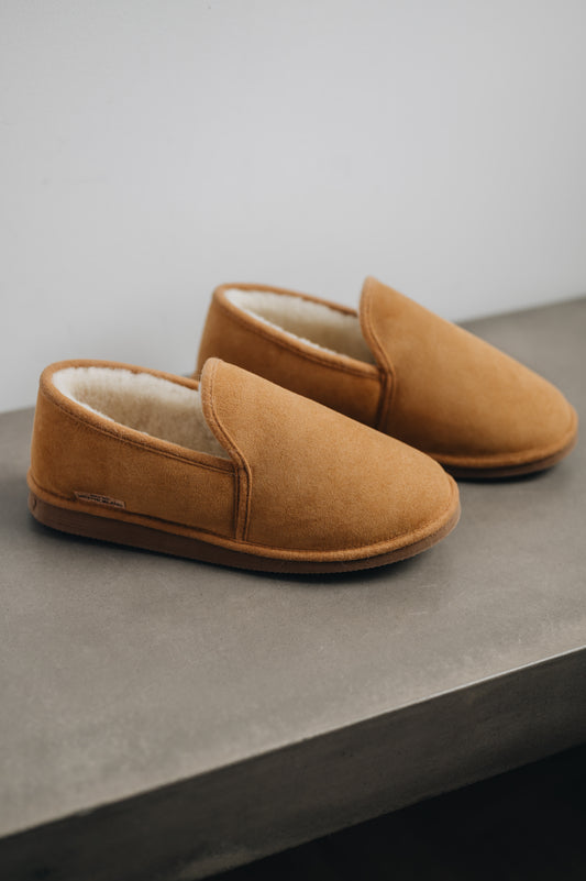 Regina is a soft sheepskin slipper for women with a wide opening to allow easy access.