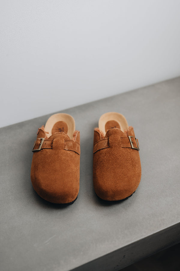 Front view of baba rust clog