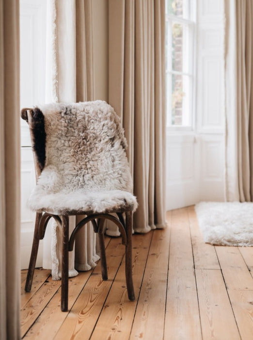 Icelandic Sheepskin Rug with Natural Dark Edges