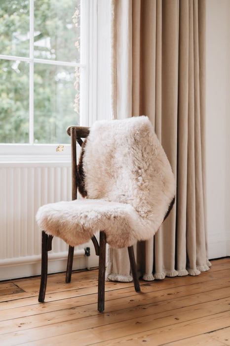 Icelandic Sheepskin Rug with Natural Dark Edges