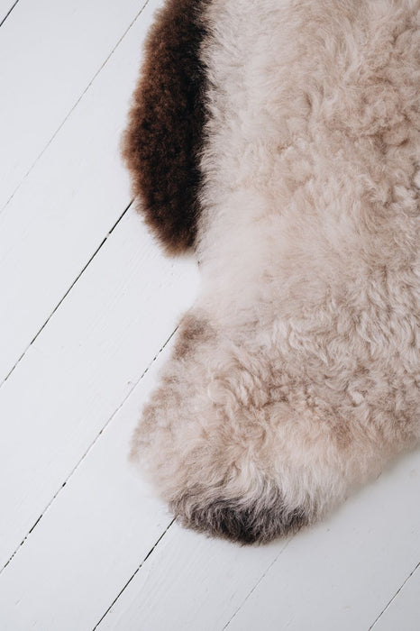 Icelandic Sheepskin Rug with Natural Dark Edges