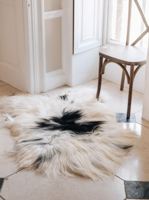 Icelandic Sheepskin Rug (Natural Spotted)