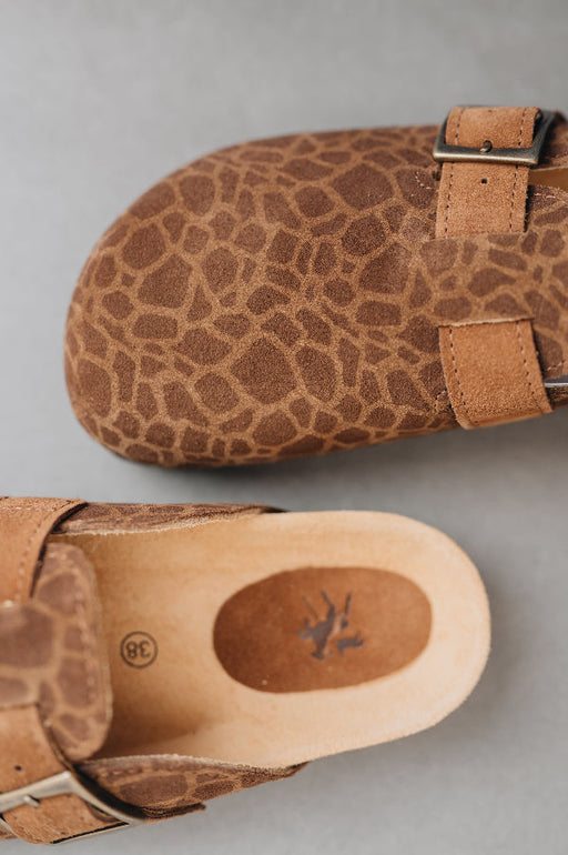 Close up on giraffe pattern on the lyra Sahara as well as its adjustable strap and foot bed detailing  