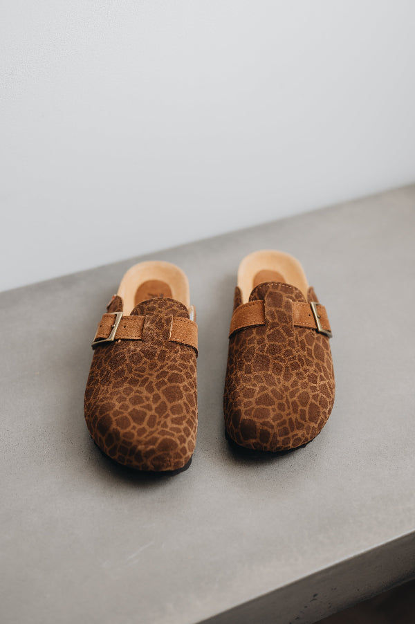 Front view of Lyra Sahara, showing its detailed hand maid giraffe print 