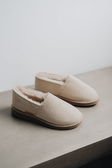 Vanilla coloured sheepskin slippers