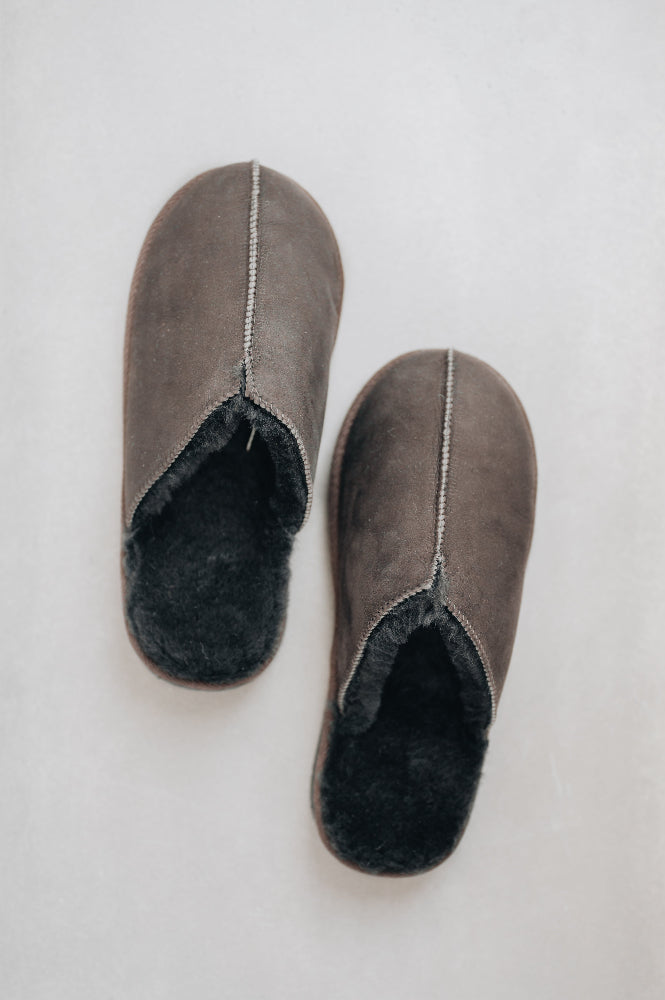 Birds eye view of the brown men's sheepskin mule slipper called Walter.