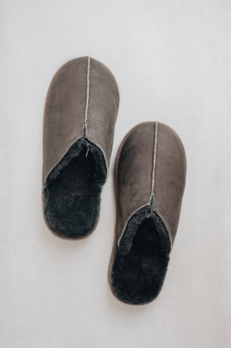 Birds eye view of the brown men's sheepskin mule slipper called Walter.