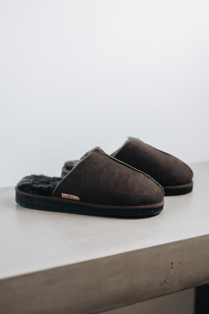 Side view of the brown men's sheepskin mule slipper called Walter.