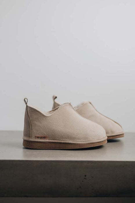 Vanilla coloured ankle-high men’s sheepskin slipper - Hetty profile view