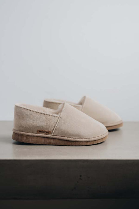 Vanilla coloured loafer style sheepskin slipper - Tilly profile view