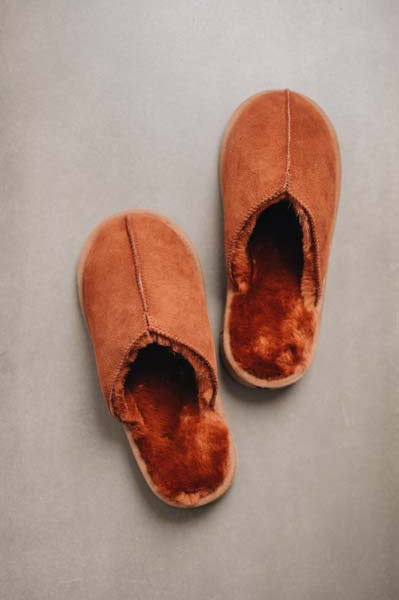 Birds eye view of the rust women's sheepskin mule slipper called Willow.